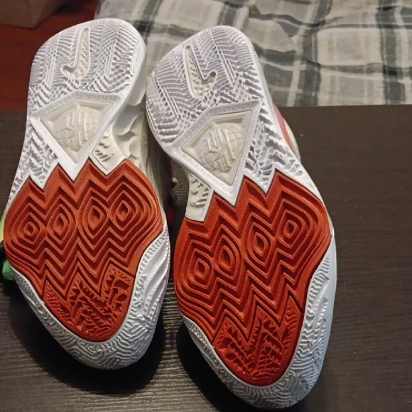 Nike Kyrie 8 (2022) Light Bone Picante Red Mens SZ 11.5 NWOB - Picture 9 of 9